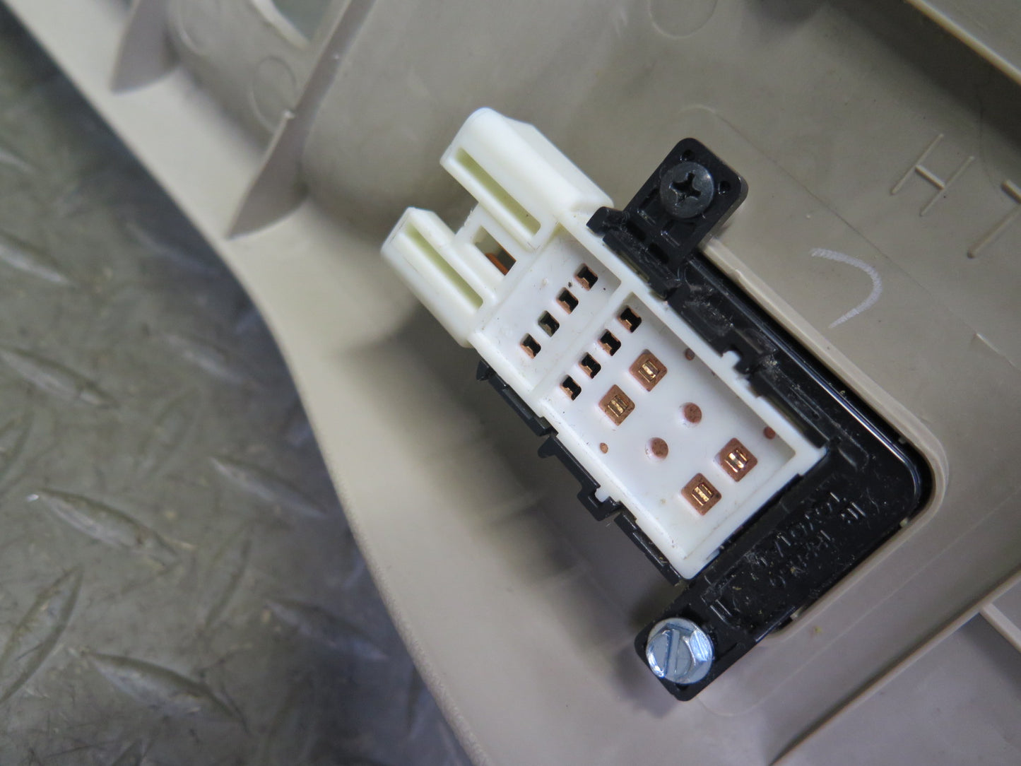 2005-2007 Lexus UZJ120L GX470 Front Left Seat Switch Lower Trim Cover Panel