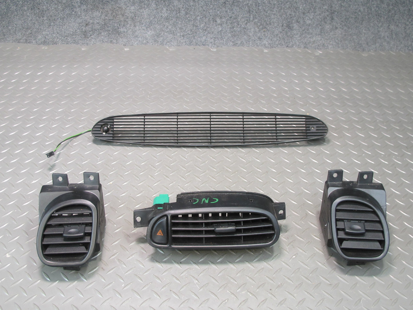 97-04 Chevrolet Corvette C5 Set of 4 Dash Front Left & Right Air Vent Grille OEM