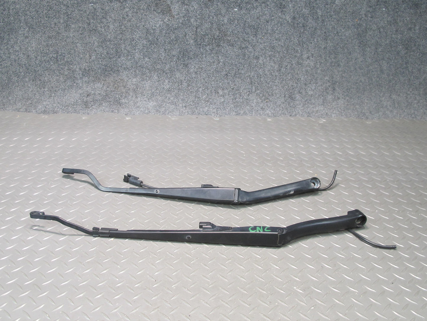 97-04 Chevrolet Corvette C5 Set of 2 Left & Right Windshield Wiper Arm OEM