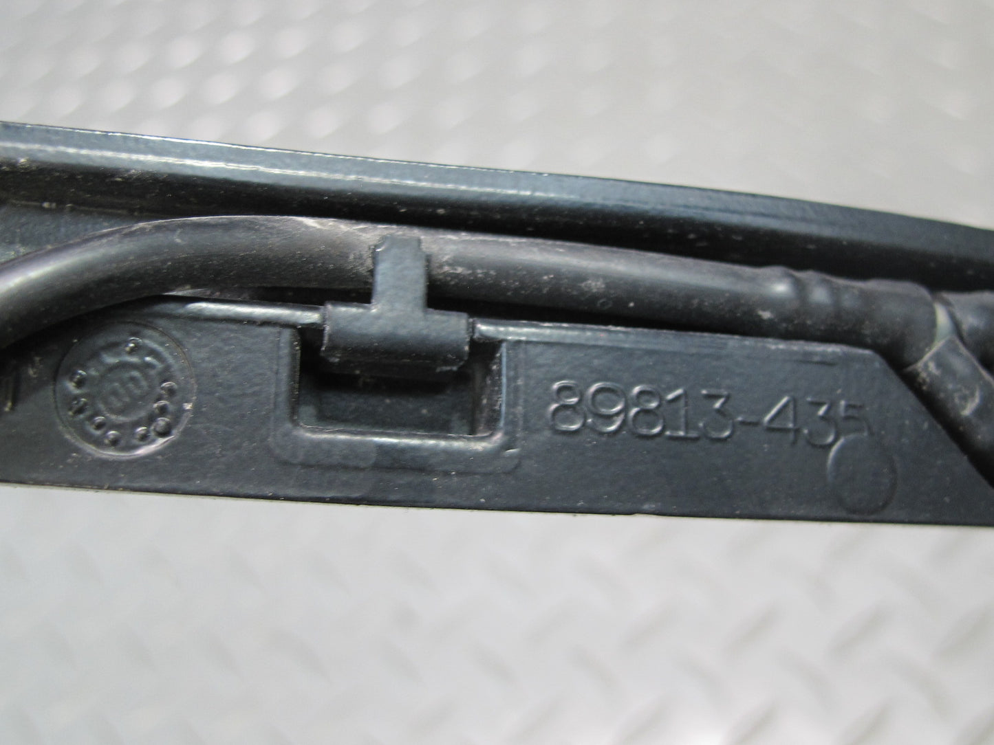 97-04 Chevrolet Corvette C5 Set of 2 Left & Right Windshield Wiper Arm OEM