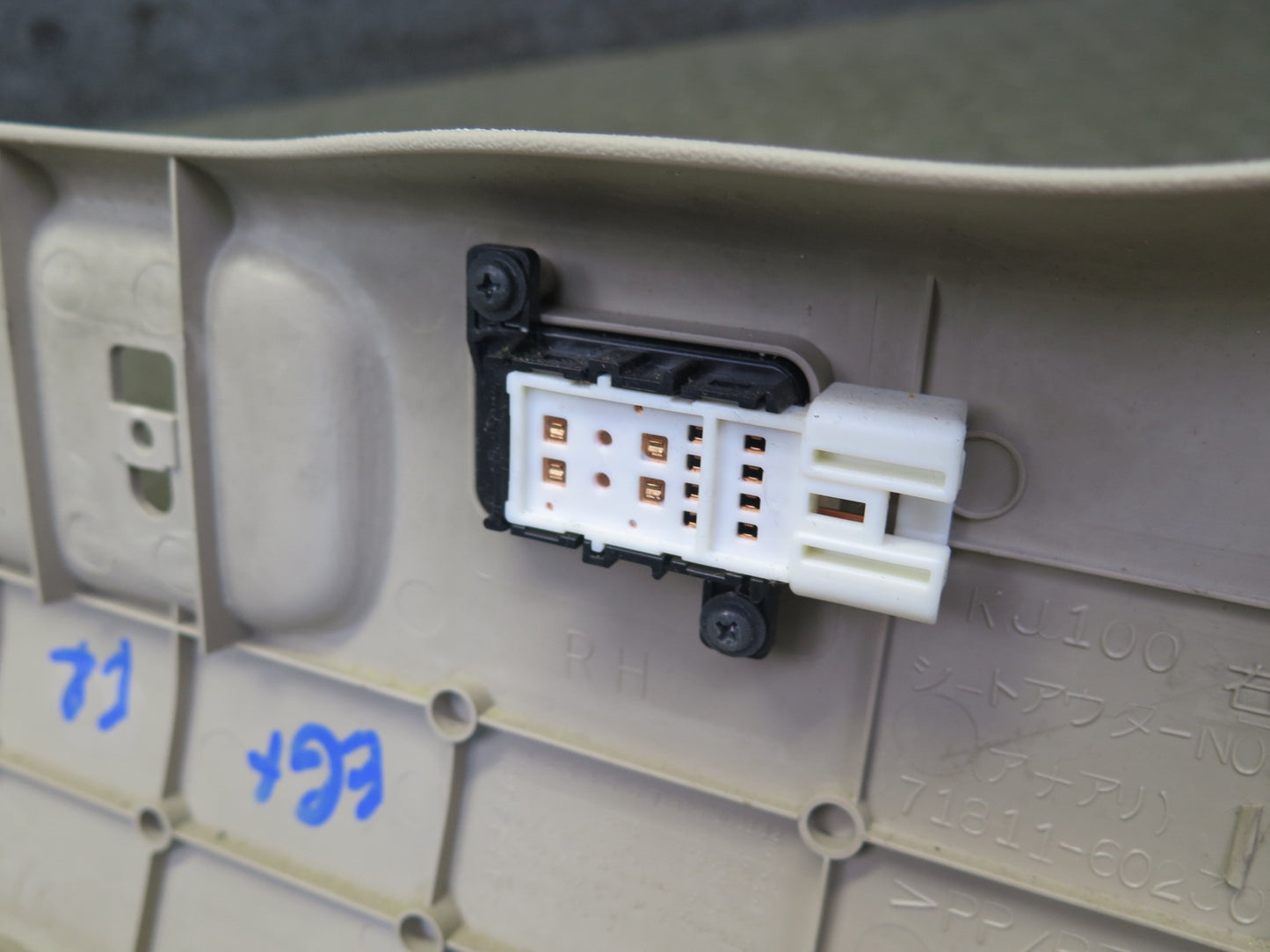 2005-2007 Lexus UZJ120L GX470 Front Right Seat Switch Lower Trim Cover Panel