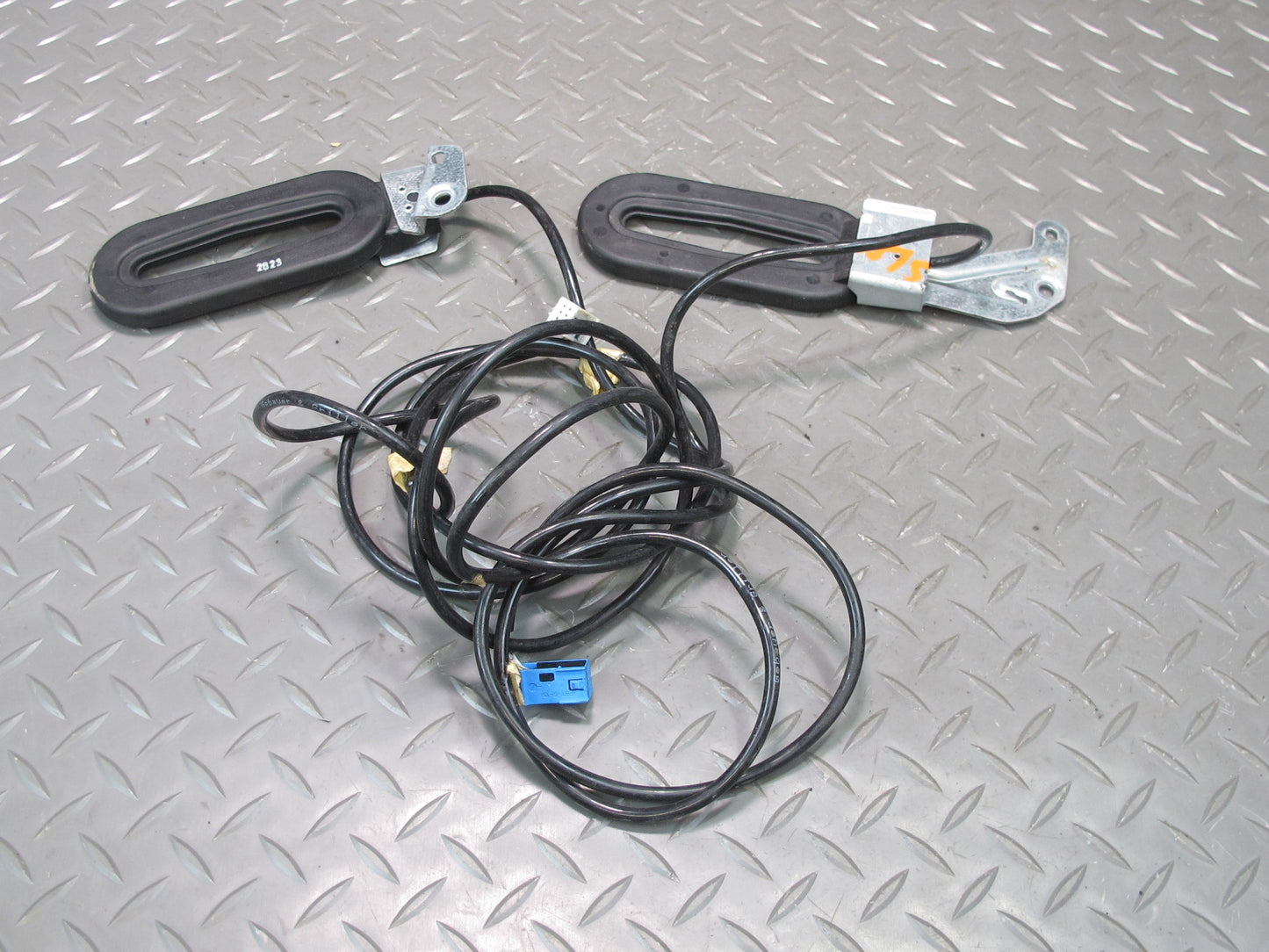 03-06 Mercedes R230 SL500 Set of 2 Left Right Trunk Keyless GO Antenna OEM