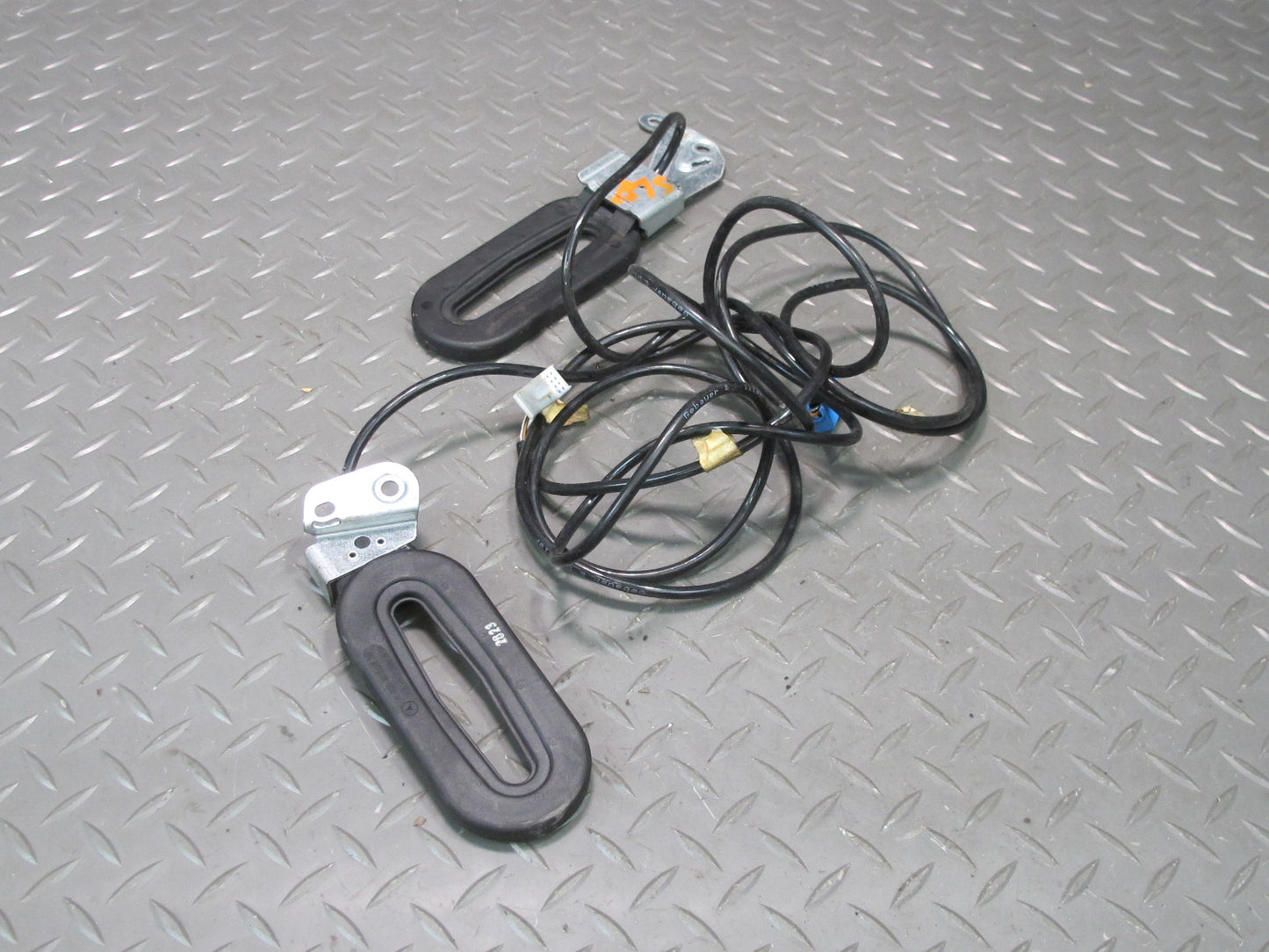 03-06 Mercedes R230 SL500 Set of 2 Left Right Trunk Keyless GO Antenna OEM