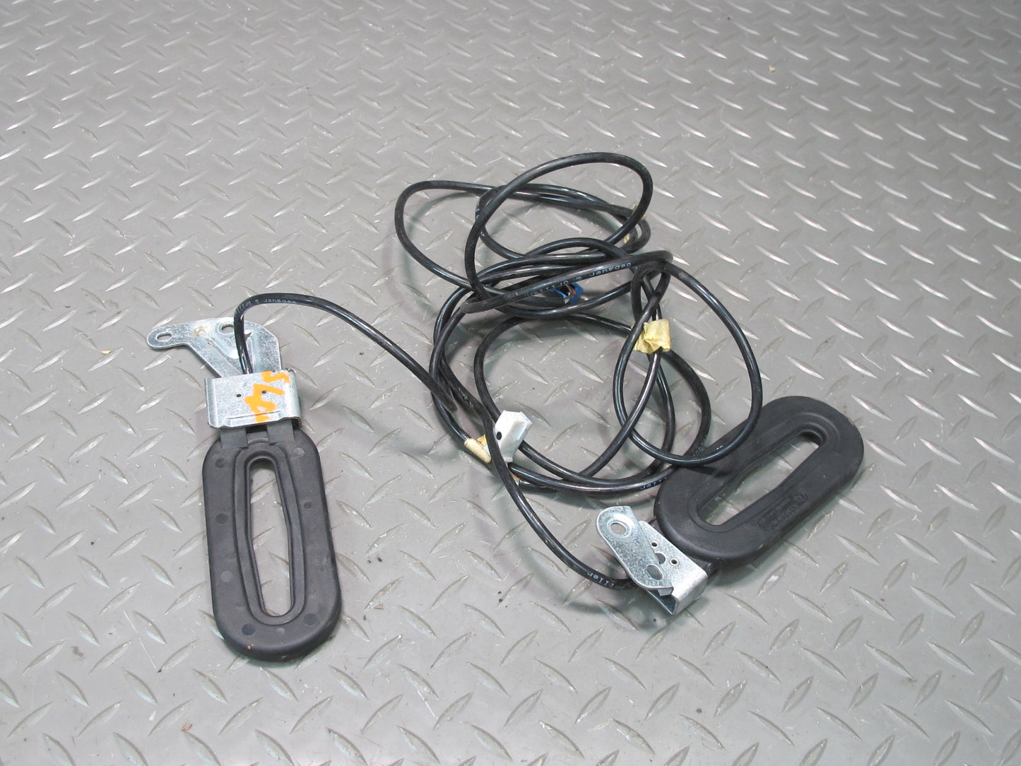 03-06 Mercedes R230 SL500 Set of 2 Left Right Trunk Keyless GO Antenna OEM