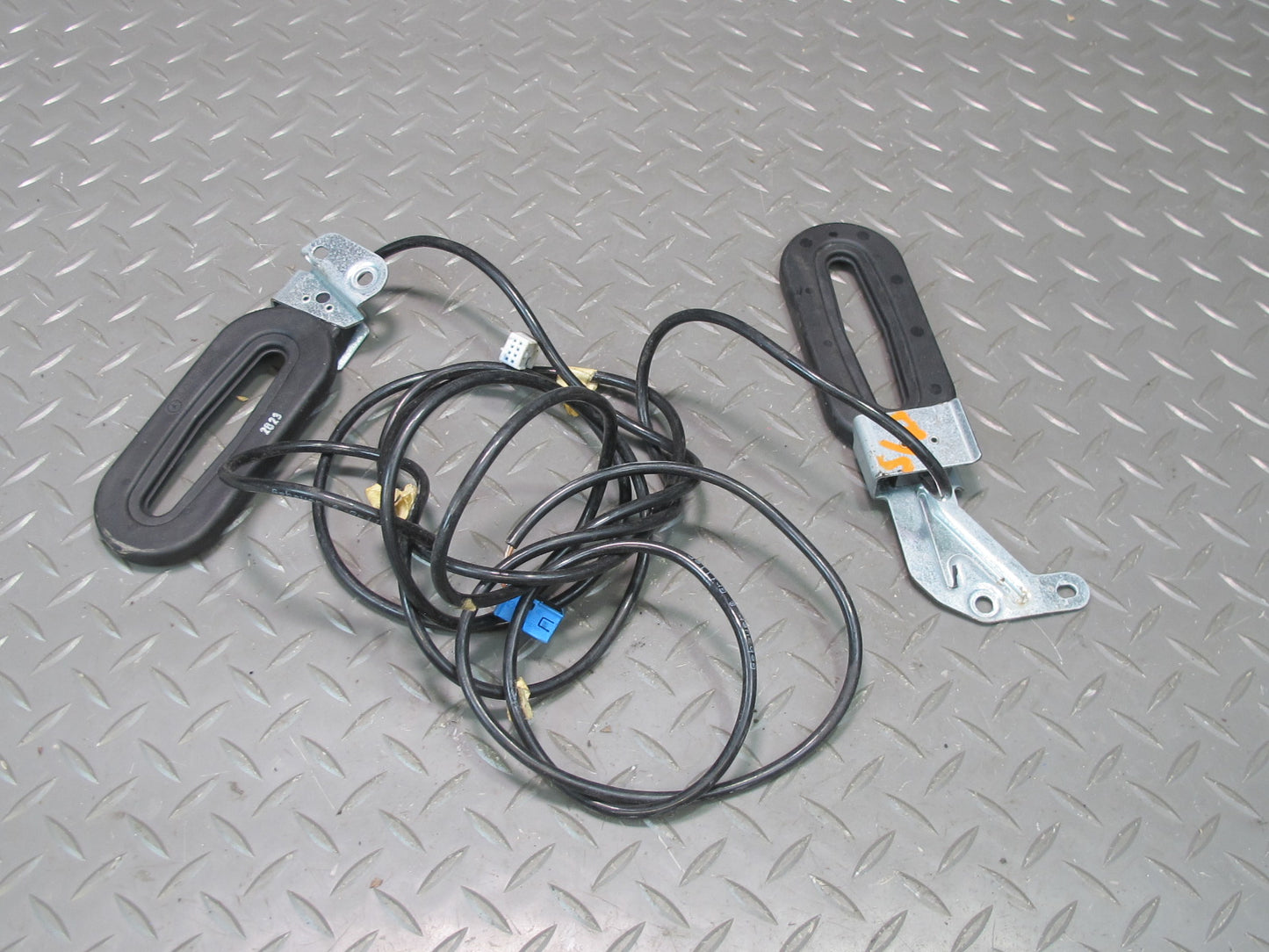 03-06 Mercedes R230 SL500 Set of 2 Left Right Trunk Keyless GO Antenna OEM