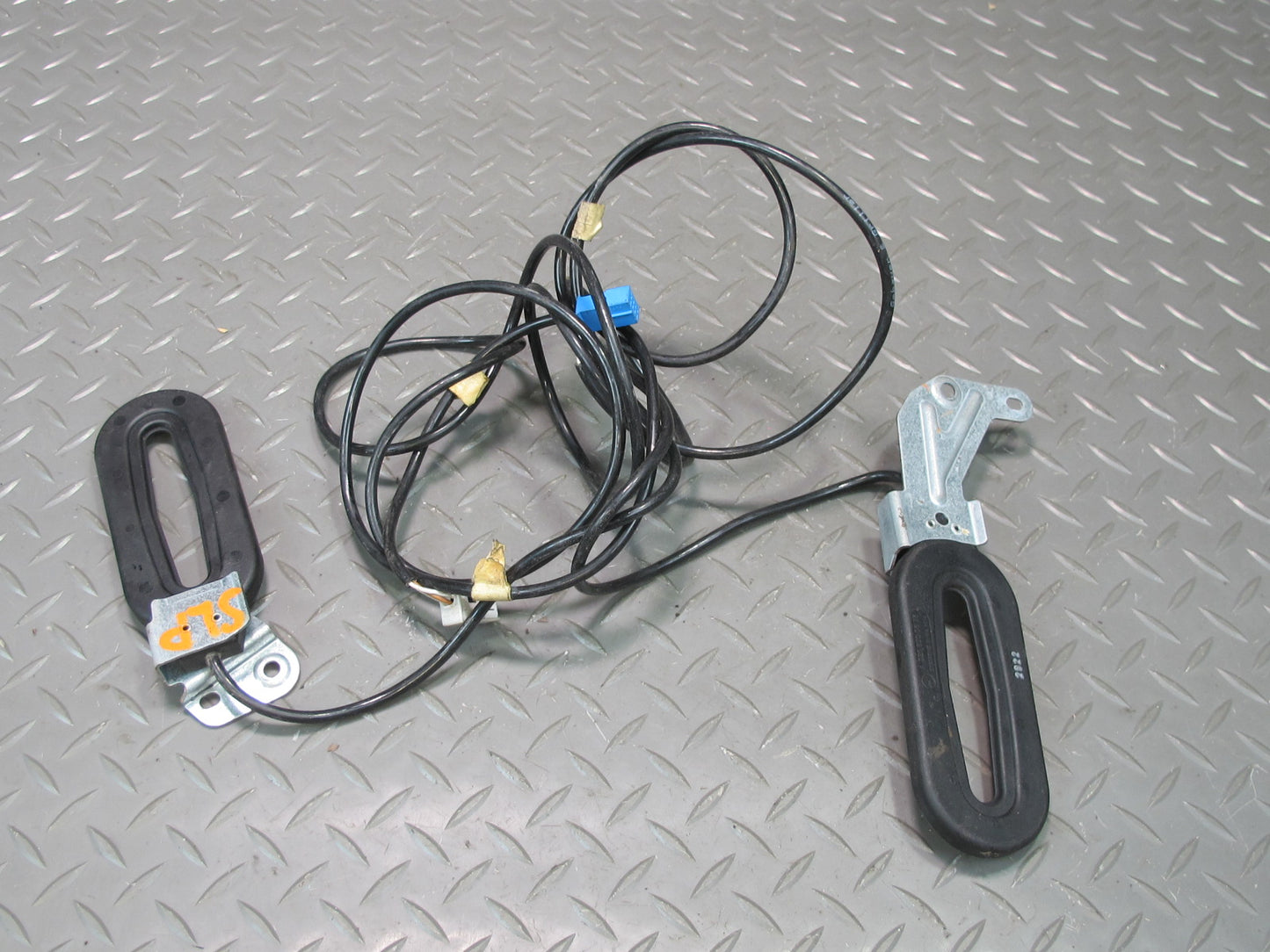 03-06 Mercedes R230 SL500 Set of 2 Left Right Trunk Keyless GO Antenna OEM