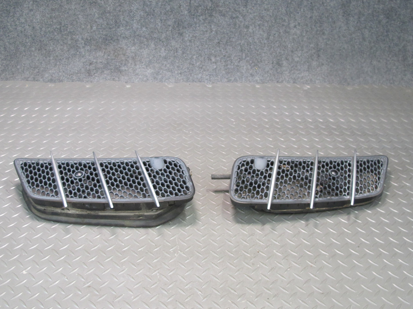 03-12 Mercedes R230 Sl-class Set of 2 Front Left & Right Hood Vent Grille OEM