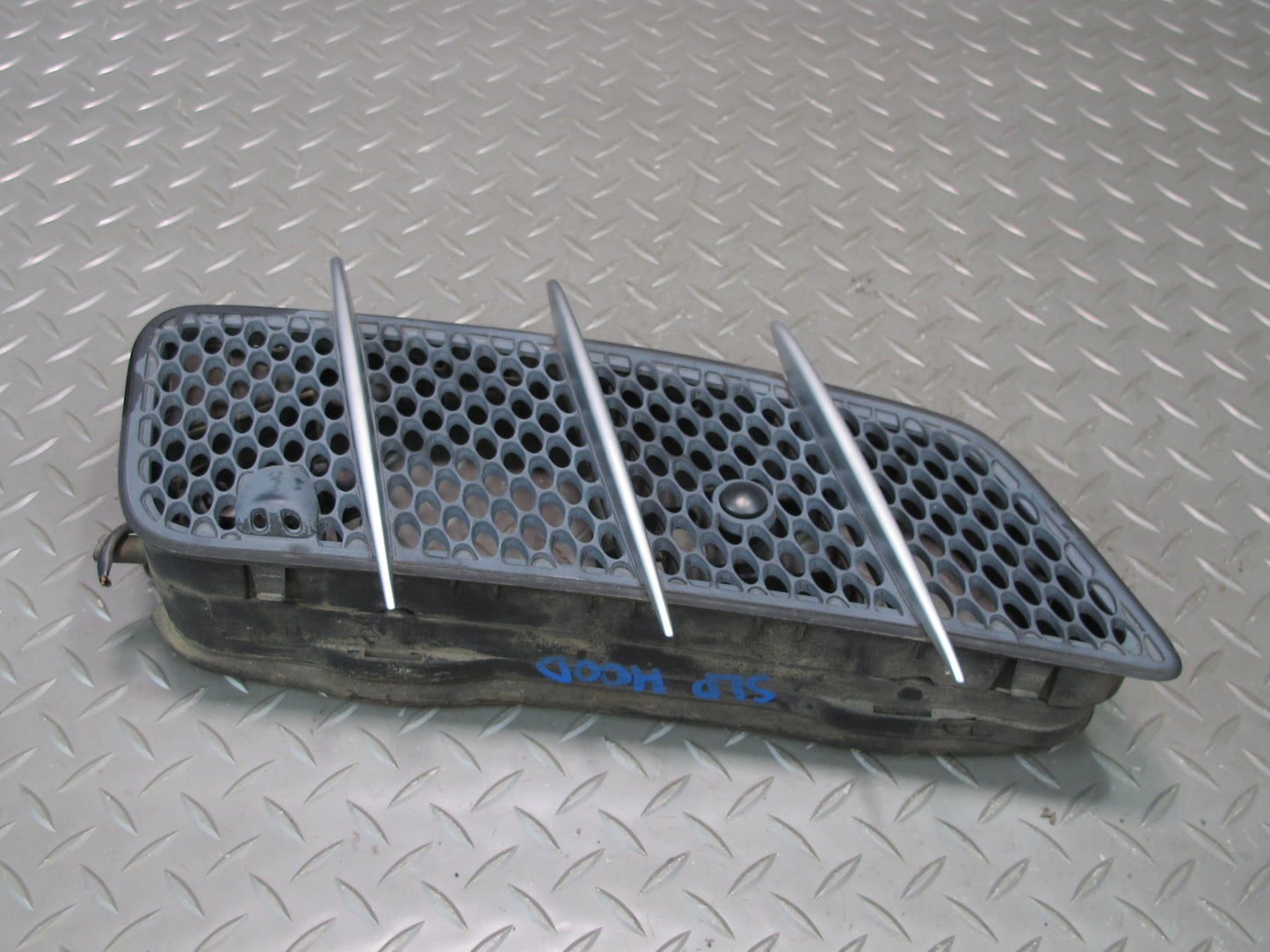 03-12 Mercedes R230 Sl-class Set of 2 Front Left & Right Hood Vent Grille OEM