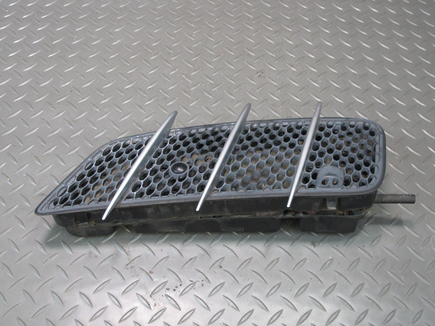 03-12 Mercedes R230 Sl-class Set of 2 Front Left & Right Hood Vent Grille OEM