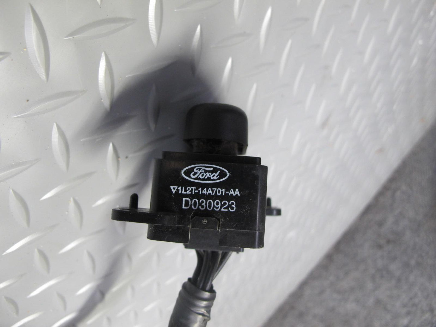 02-05 Ford Thunderbird Front Left Seat Heated Module w Wire Harness & Switch OEM