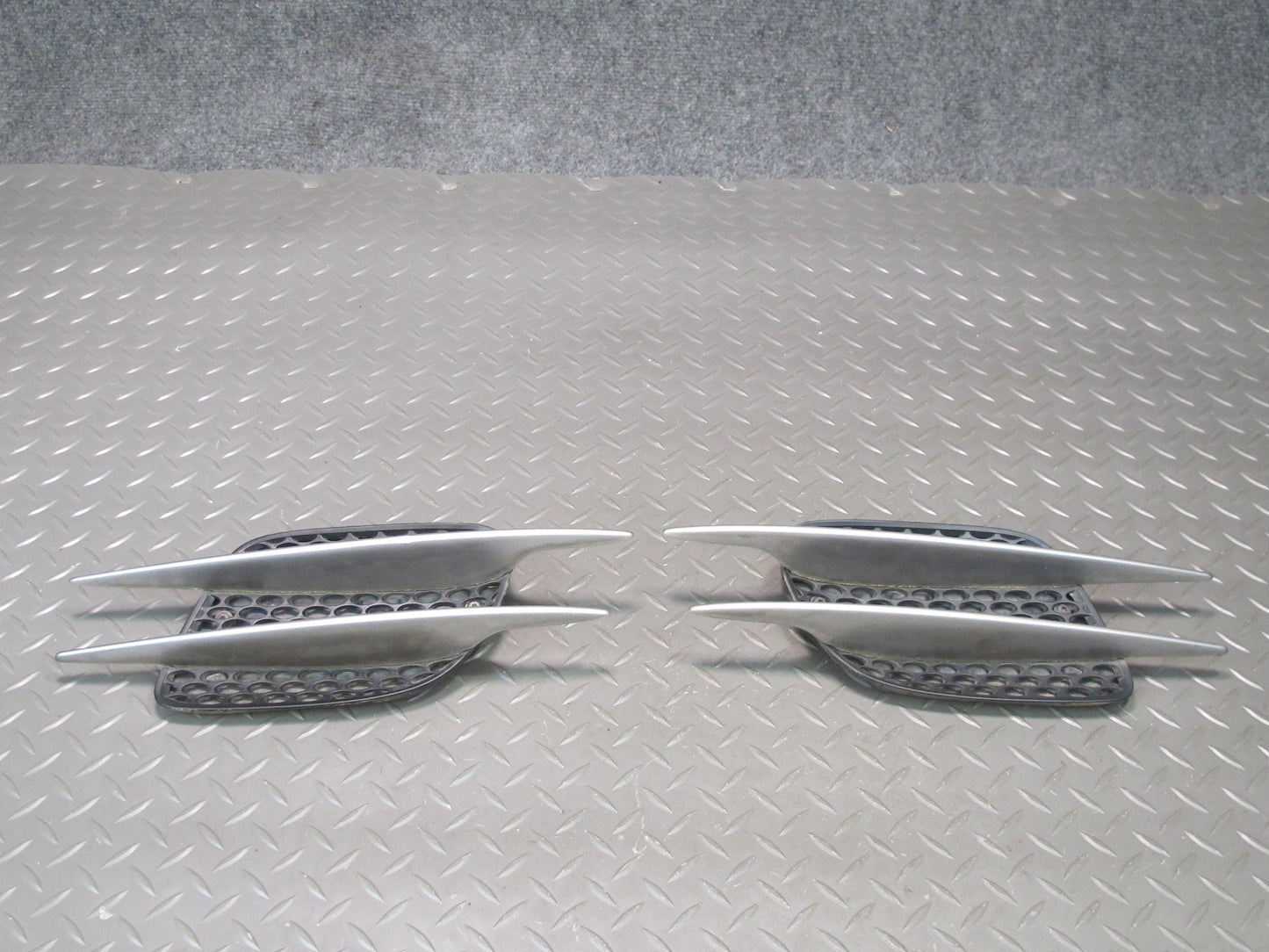 03-08 Mercedes R230 SL500 Set of 2 Front Fender Grille Vent Trim Molding OEM