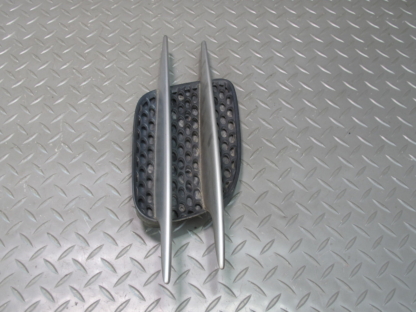 03-08 Mercedes R230 SL500 Set of 2 Front Fender Grille Vent Trim Molding OEM