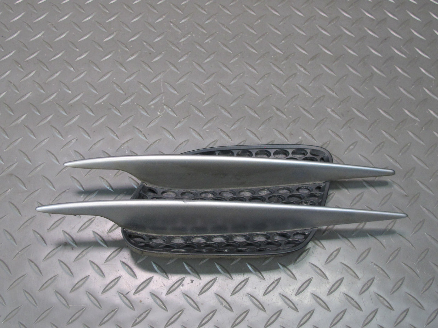 03-08 Mercedes R230 SL500 Set of 2 Front Fender Grille Vent Trim Molding OEM