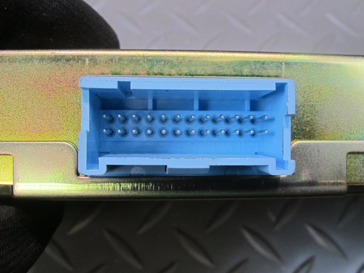 98-04 Chevrolet Corvette C5 Convertible Radio Antenna Amplifier Module OEM