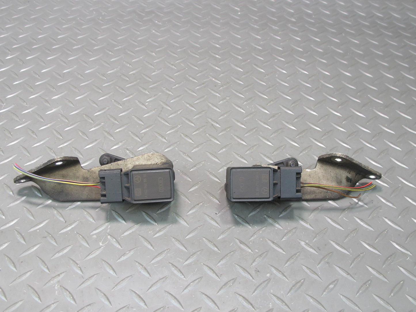 03-12 Mercedes R230 SL500 SL600 Set of 2 Rear Suspension Height Level Sensor OEM