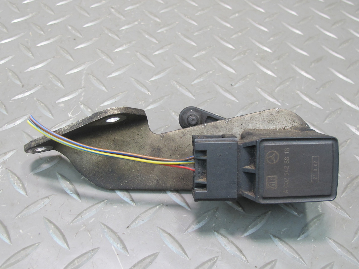 03-12 Mercedes R230 SL500 SL600 Set of 2 Rear Suspension Height Level Sensor OEM