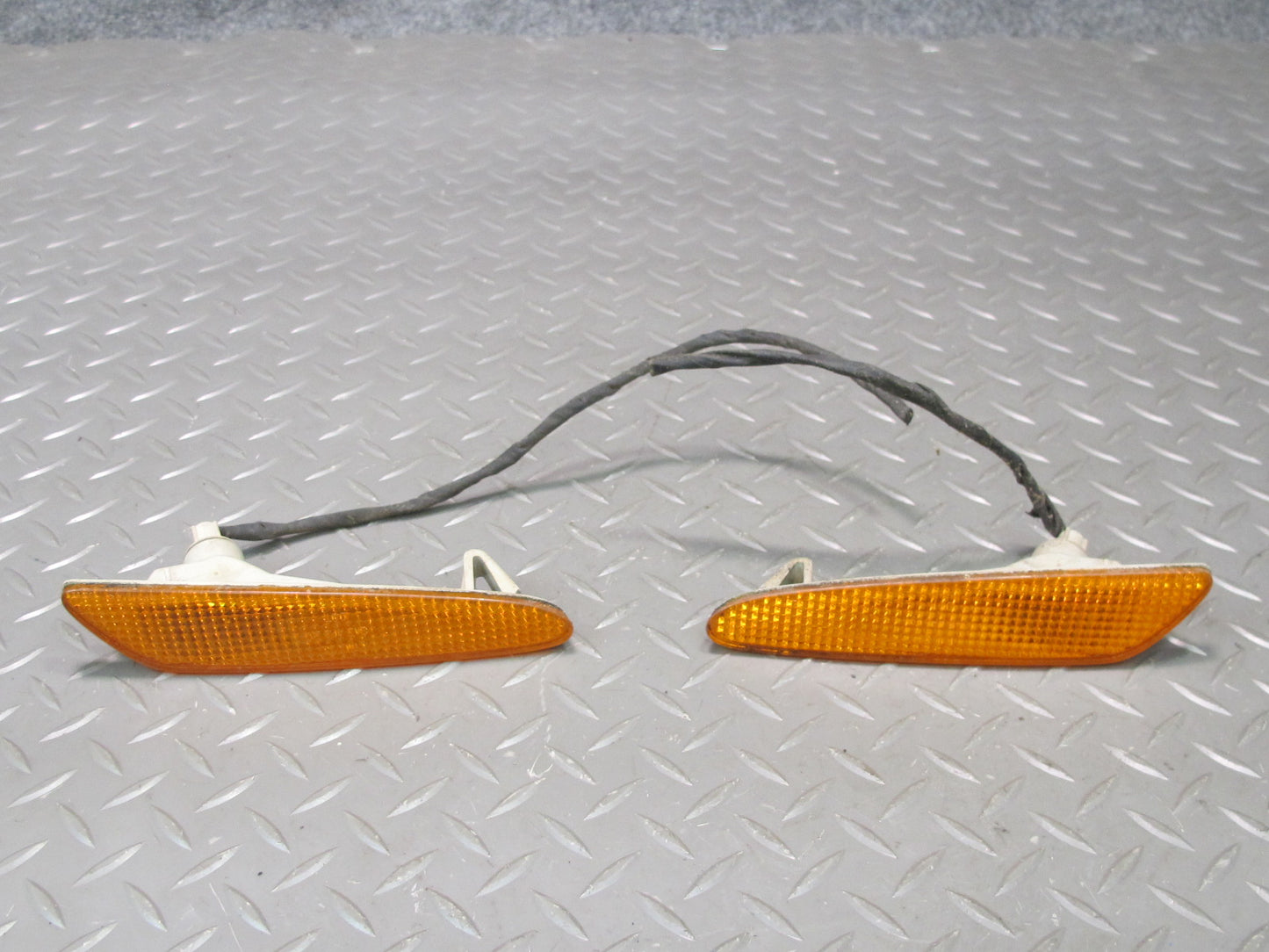 03-08 Mercedes R230 SL500 Front Left & Right Bumper Turn Signal Light Set OEM