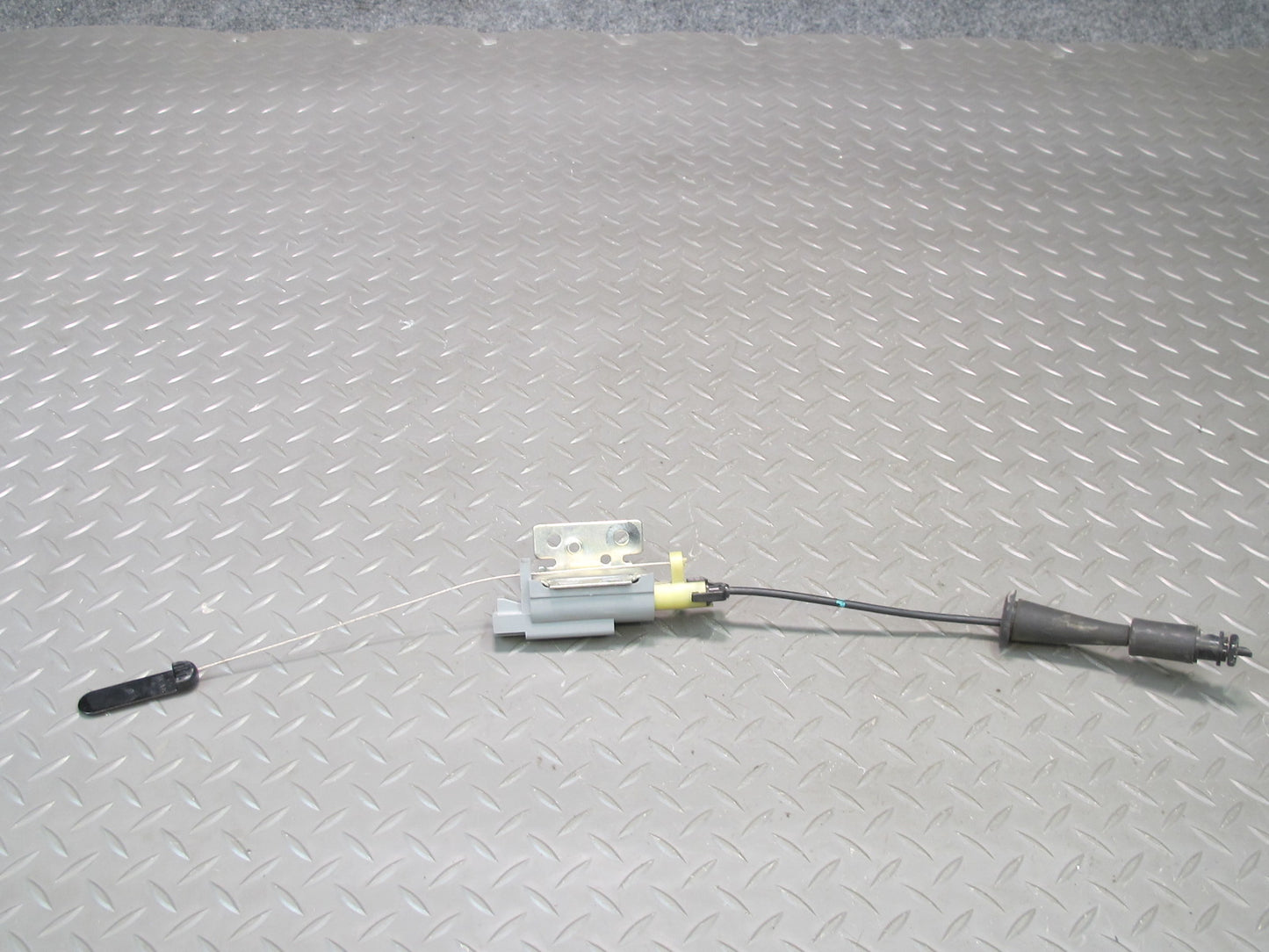 97-04 Chevrolet Corvette C5 Fuel Tank Filler Door Lid Actuator Motor OEM