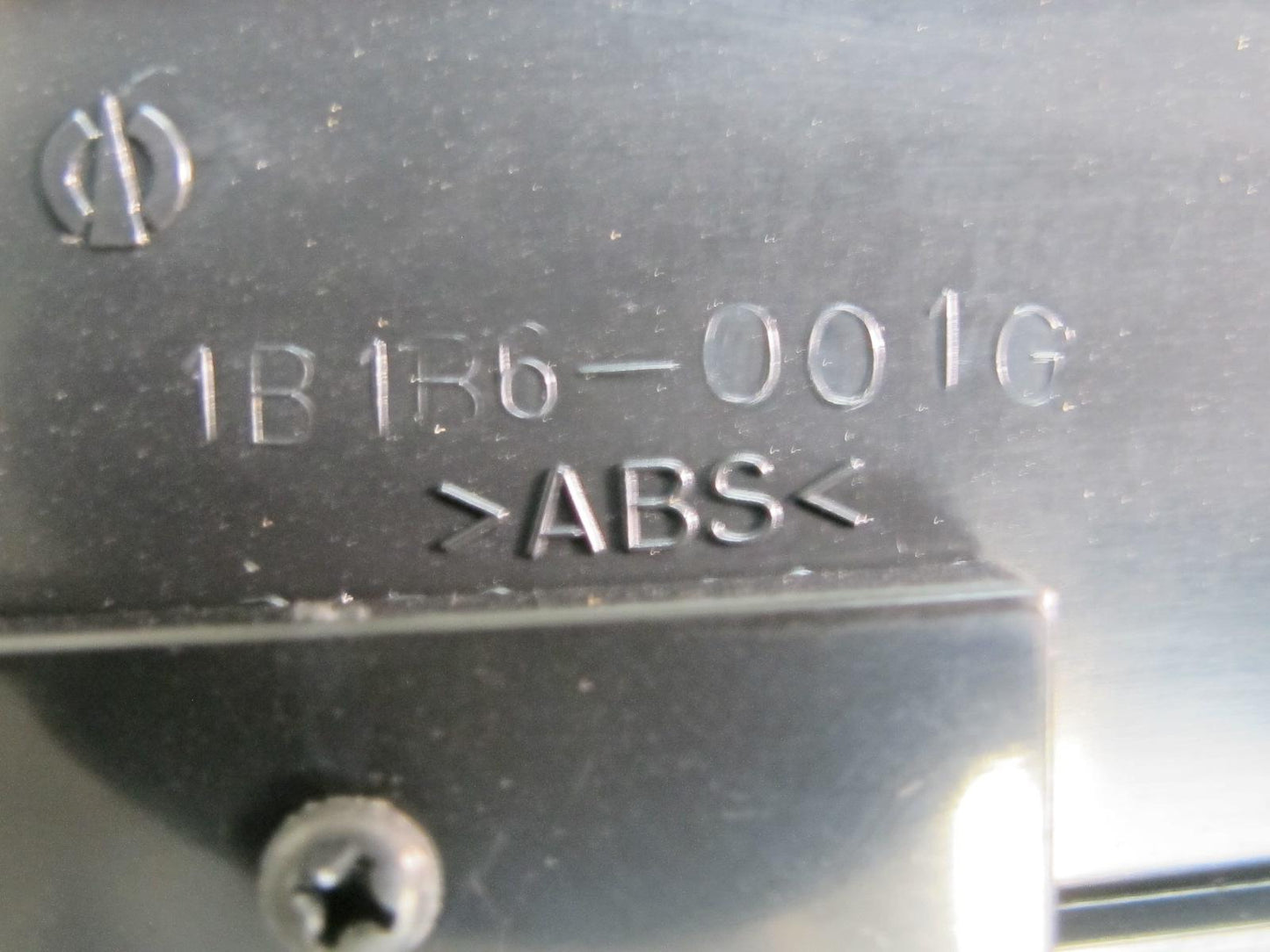 2003-2009 Lexus UZJ120L GX470 Front Center Console Box Storage 58910-60041