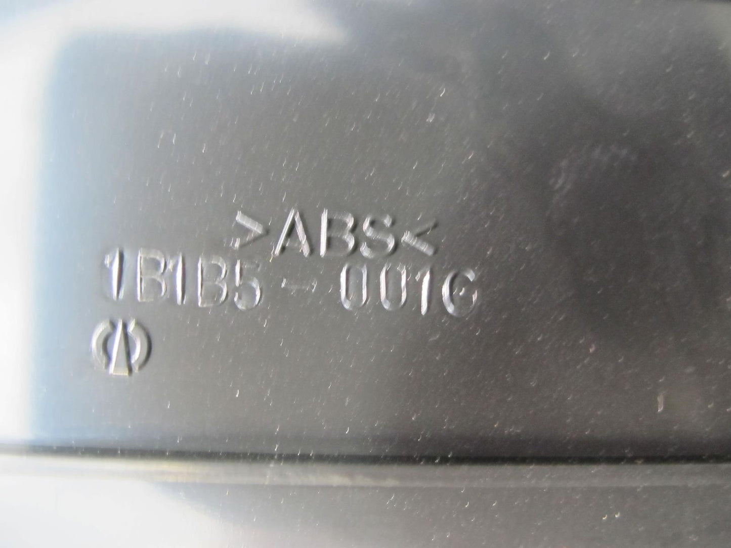 2003-2009 Lexus UZJ120L GX470 Front Center Console Box Storage 58910-60041