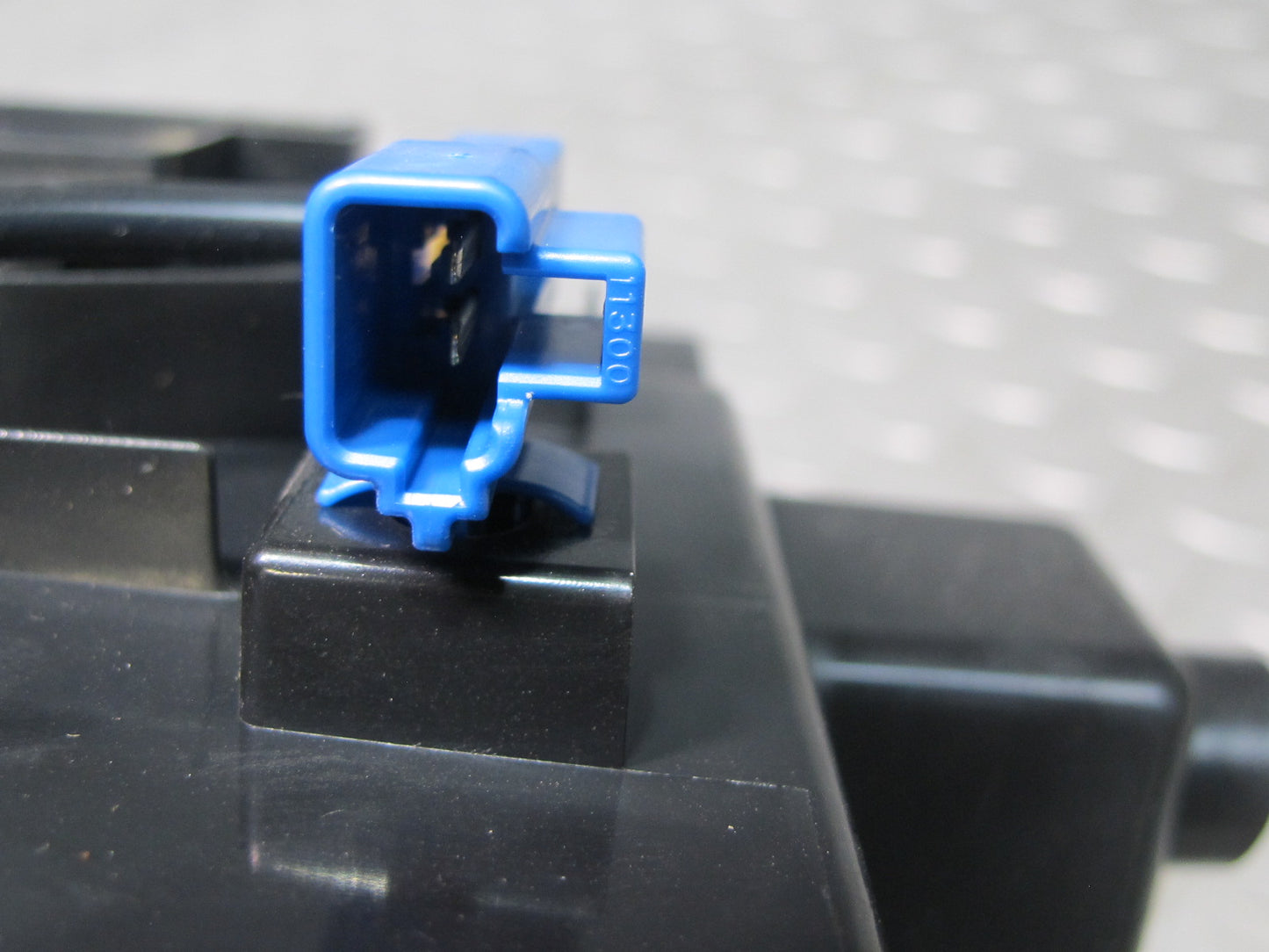 2003-2009 Lexus UZJ120L GX470 Front Center Console Box Storage 58910-60041