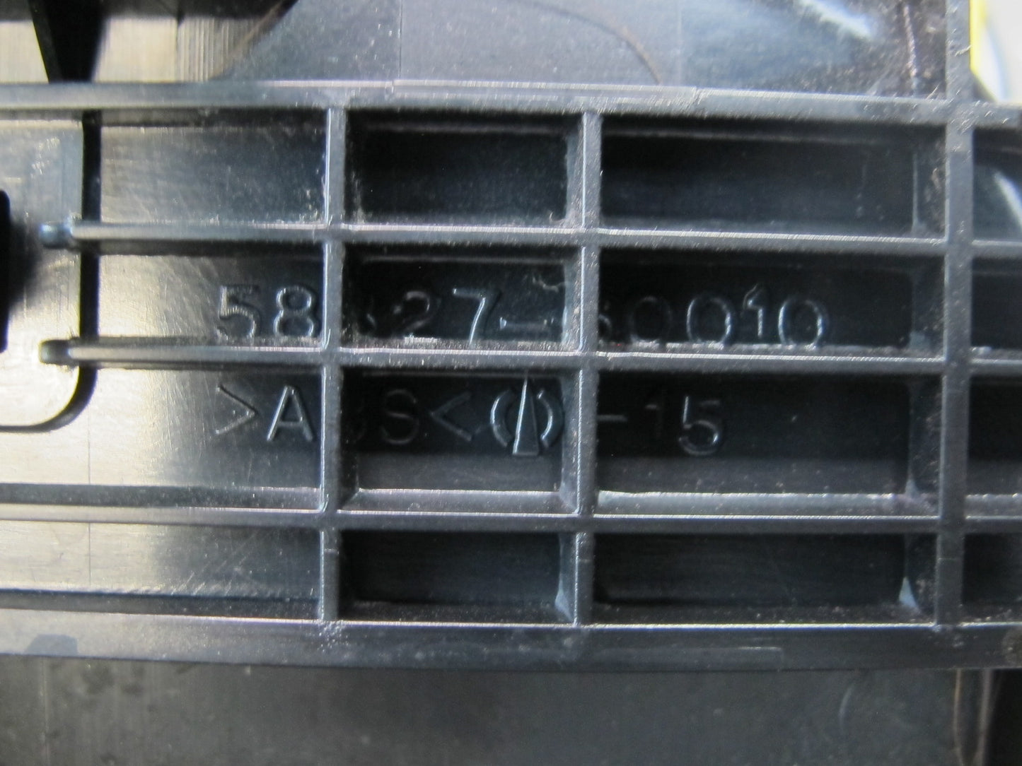 2003-2009 Lexus UZJ120L GX470 Front Center Console CUP Holder 55604-60150