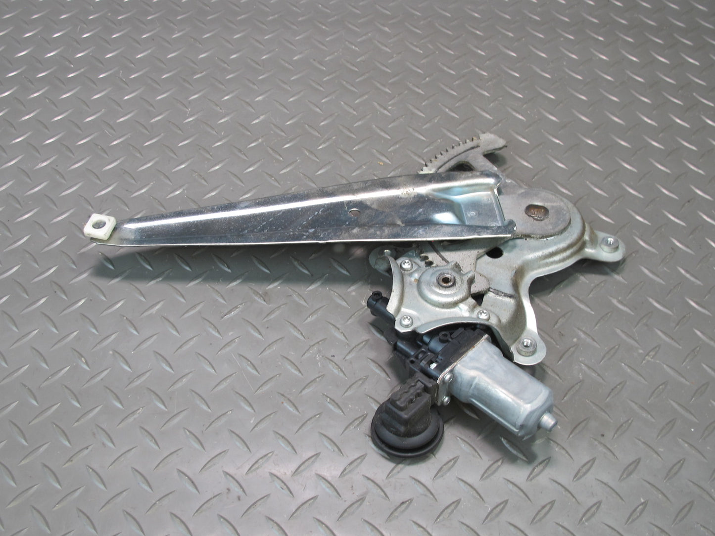 2003-2009 Lexus UZJ120L GX470 Rear Left Side Door Window Regulator W/ Motor