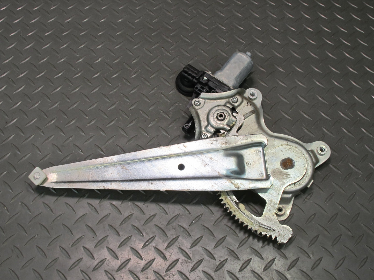 2003-2009 Lexus UZJ120L GX470 Rear Right Side Door Window Regulator W/ Motor