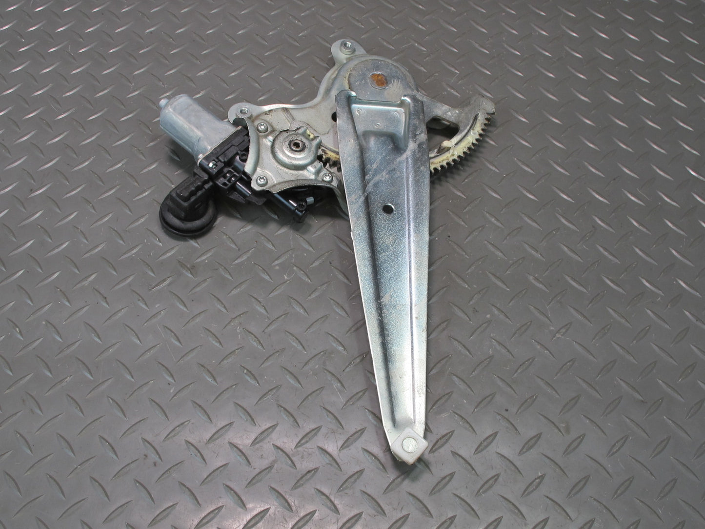 2003-2009 Lexus UZJ120L GX470 Rear Right Side Door Window Regulator W/ Motor