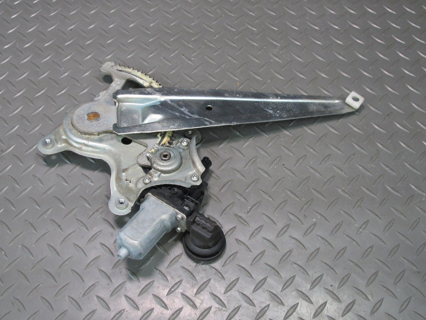 2003-2009 Lexus UZJ120L GX470 Rear Right Side Door Window Regulator W/ Motor
