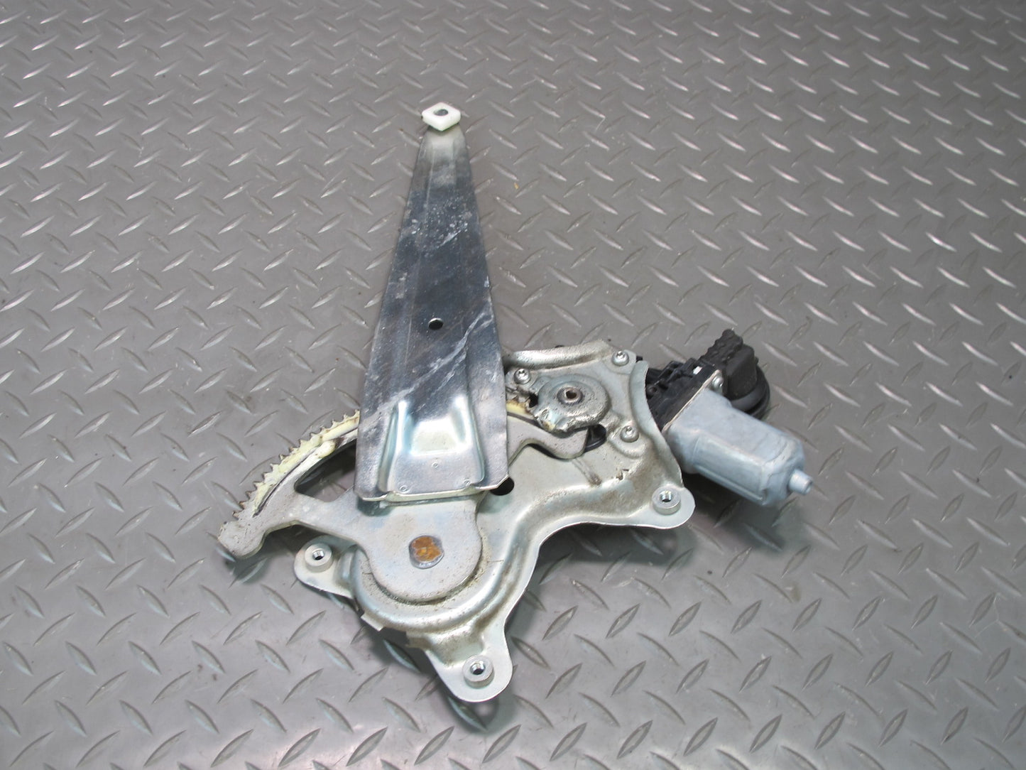 2003-2009 Lexus UZJ120L GX470 Rear Right Side Door Window Regulator W/ Motor