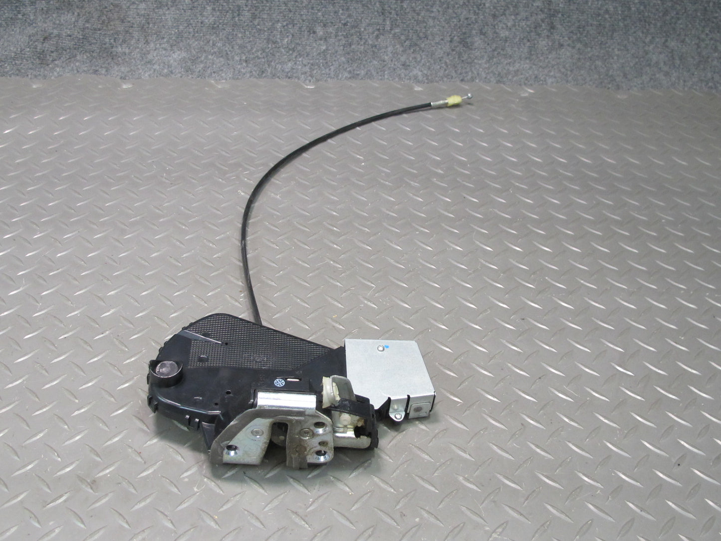 2003-2009 Lexus UZJ120L GX470 Rear Trunk Lid Tailgate Lock Latch Actuator