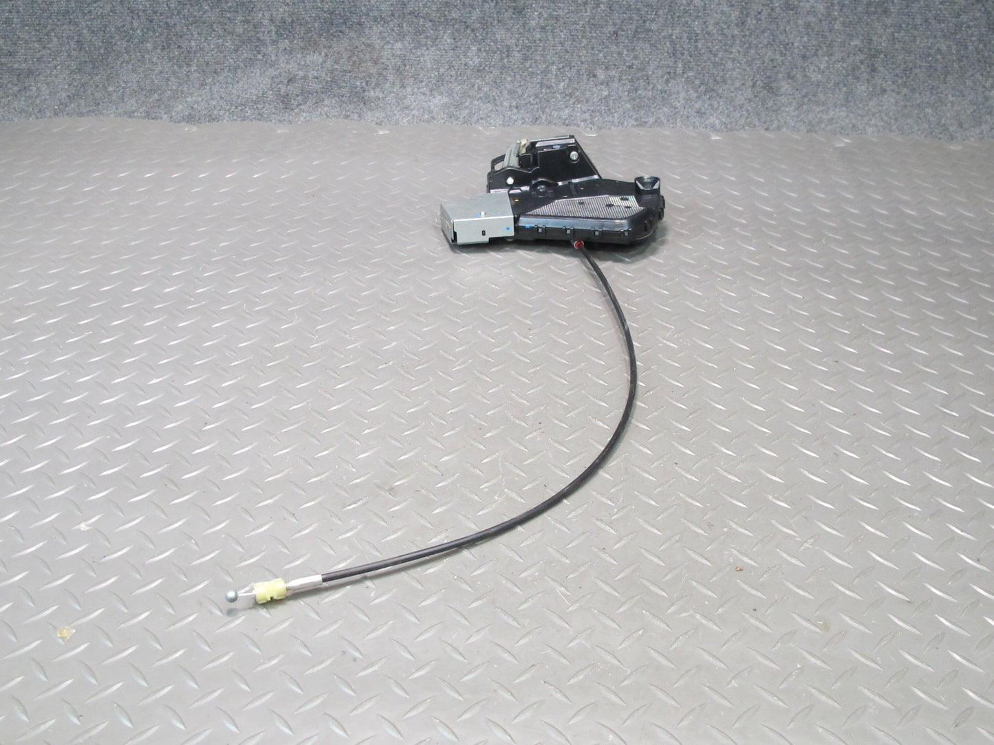 2003-2009 Lexus UZJ120L GX470 Rear Trunk Lid Tailgate Lock Latch Actuator