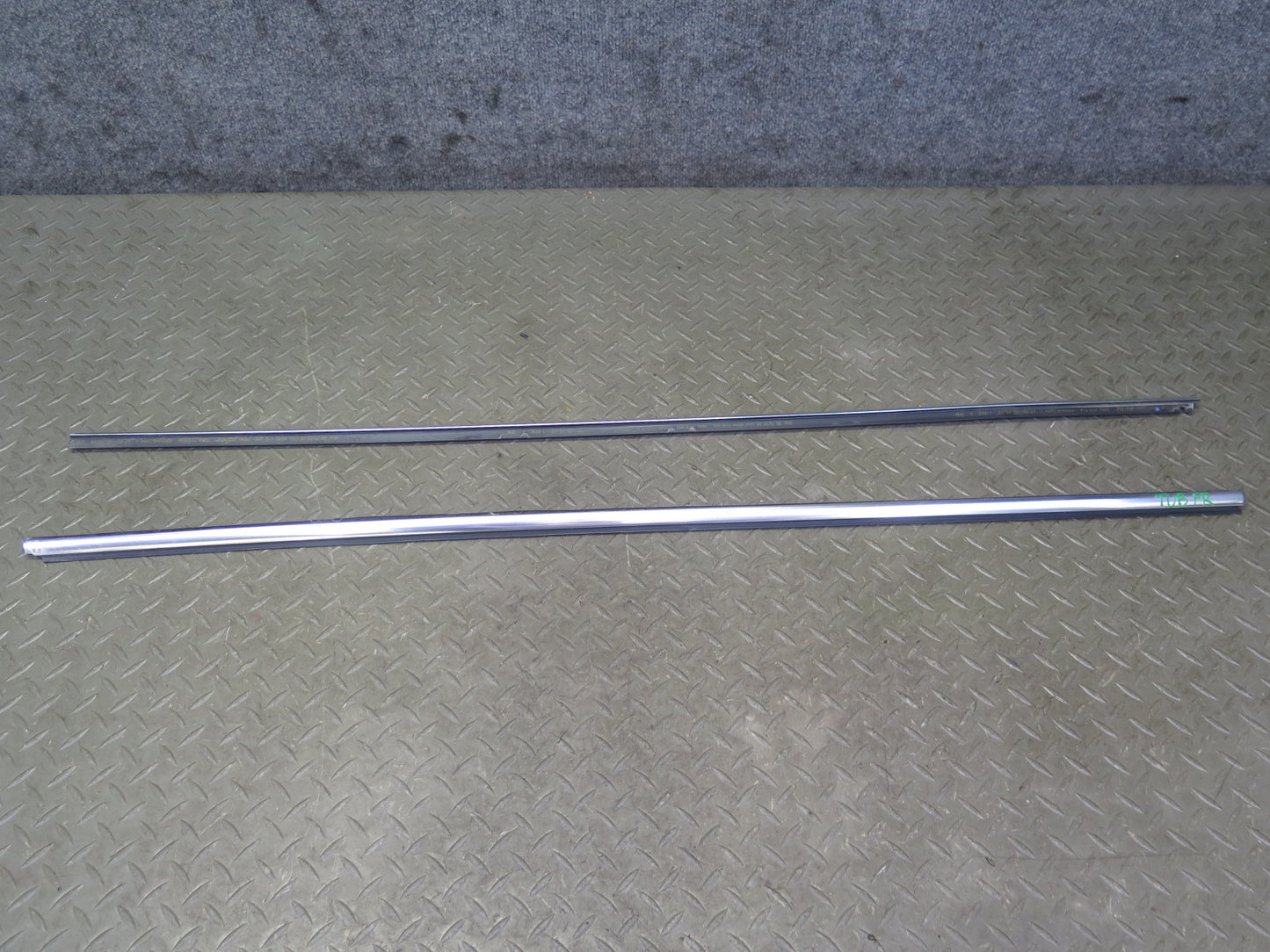 01-06 BMW E46 330ci Convert Set of 2 Door Weatherstrip Molding Trim Chrome OEM