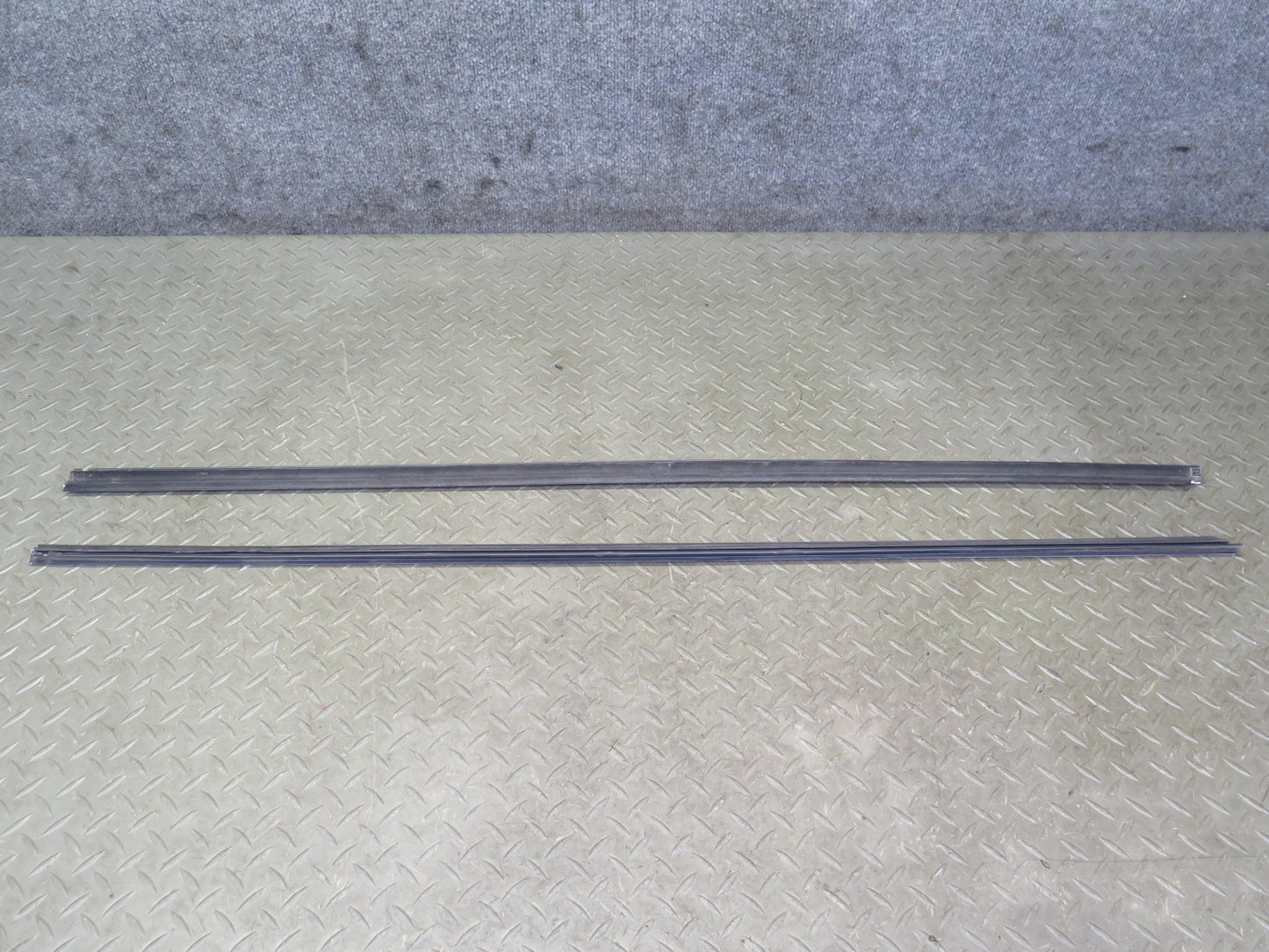 01-06 BMW E46 330ci Convert Set of 2 Door Weatherstrip Molding Trim Chrome OEM