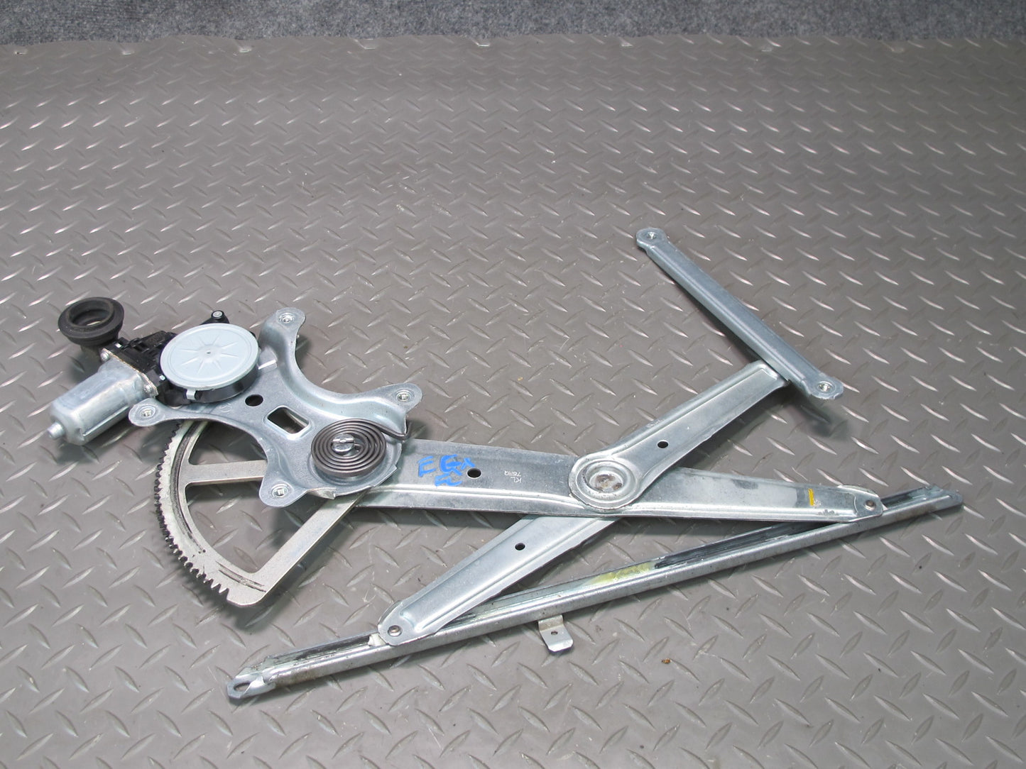 2003-2009 Lexus UZJ120L GX470 Front Left Side Door Window Regulator W/ Motor