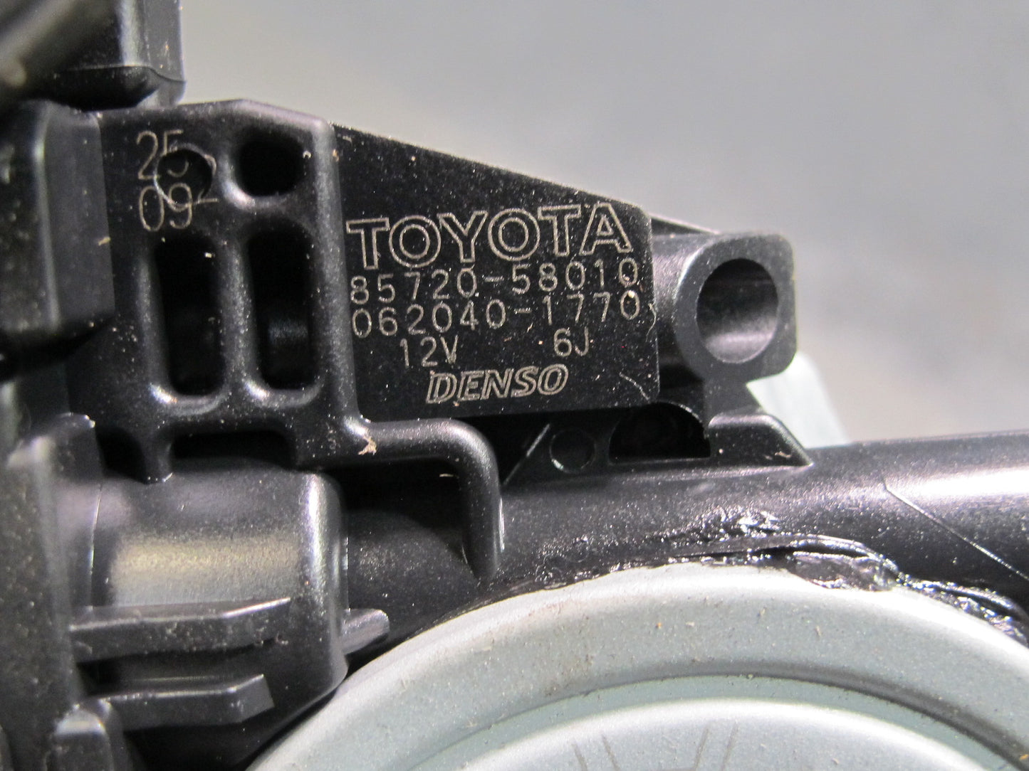 2003-2009 Lexus UZJ120L GX470 Front Left Side Door Window Regulator W/ Motor