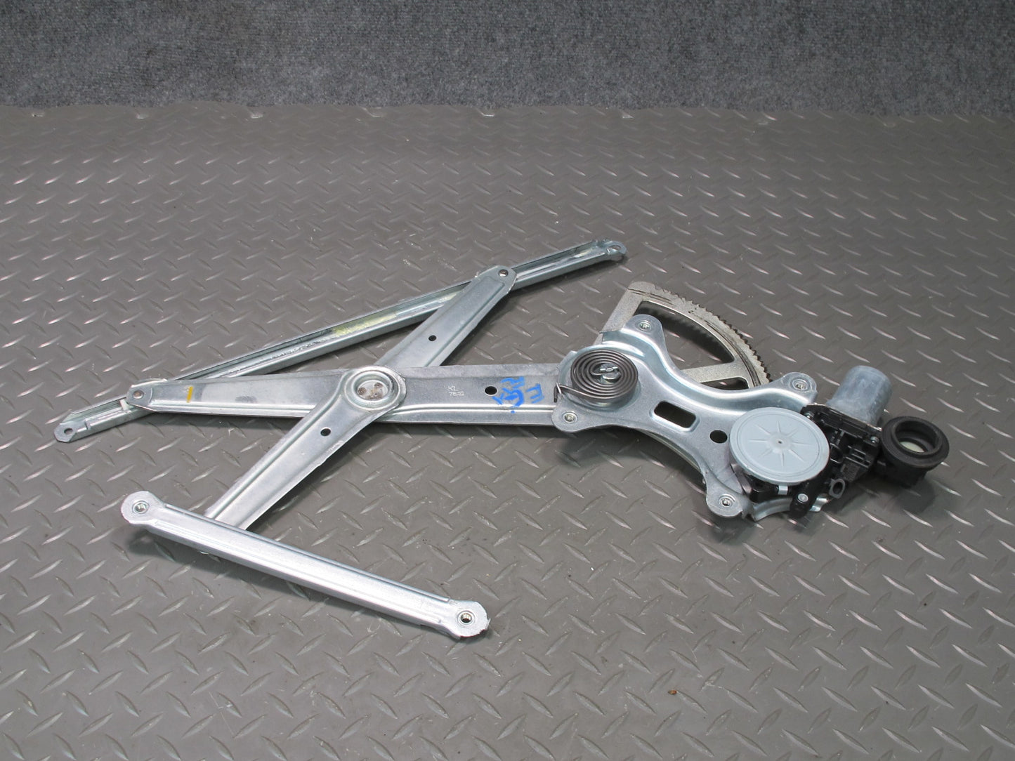 2003-2009 Lexus UZJ120L GX470 Front Left Side Door Window Regulator W/ Motor