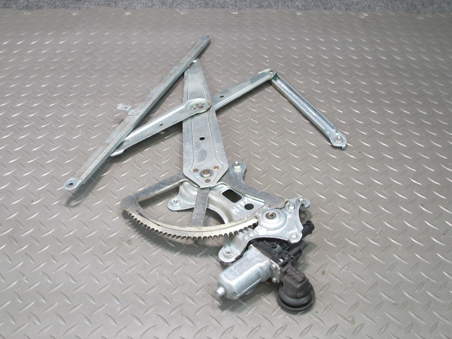 2003-2009 Lexus UZJ120L GX470 Front Left Side Door Window Regulator W/ Motor