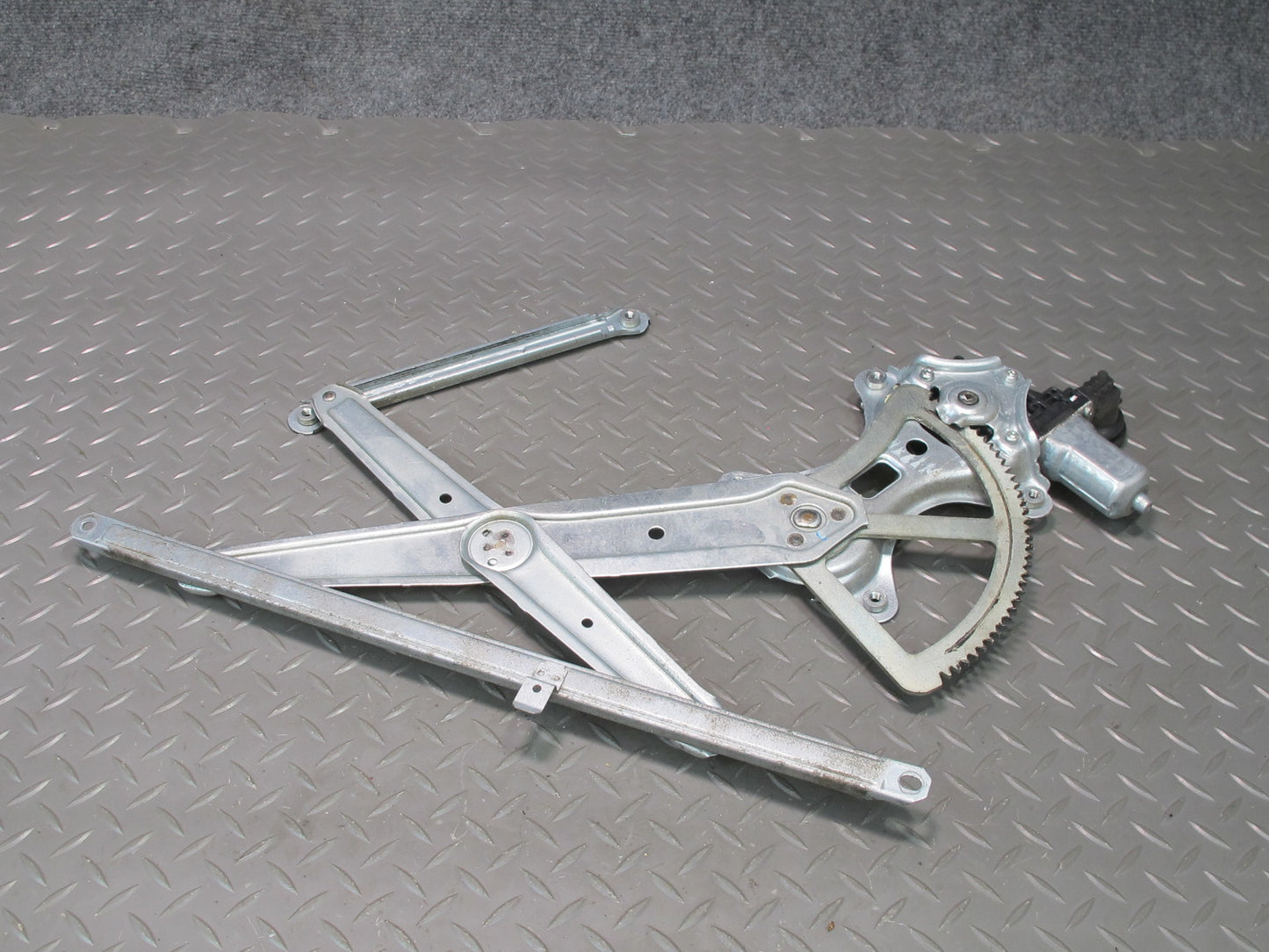 2003-2009 Lexus UZJ120L GX470 Front Left Side Door Window Regulator W/ Motor