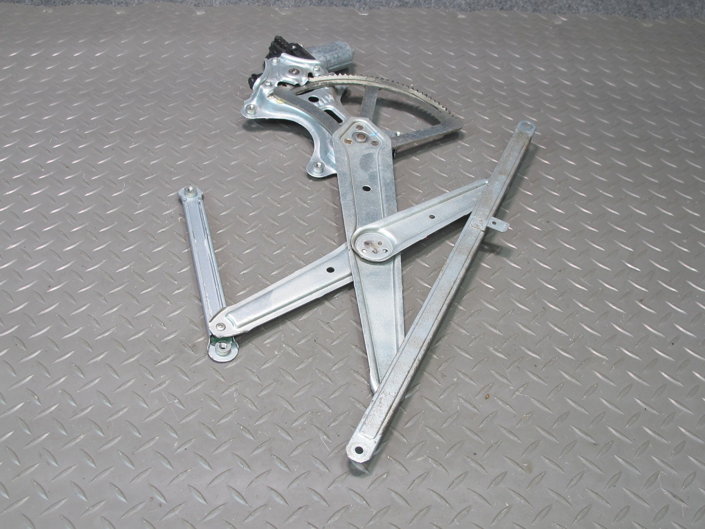 2003-2009 Lexus UZJ120L GX470 Front Left Side Door Window Regulator W/ Motor