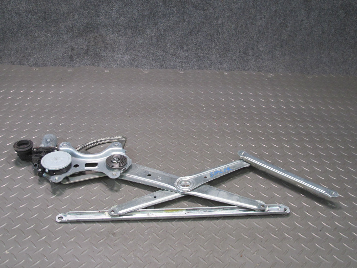 2003-2009 Lexus UZJ120L GX470 Front Right Side Door Window Regulator W/ Motor