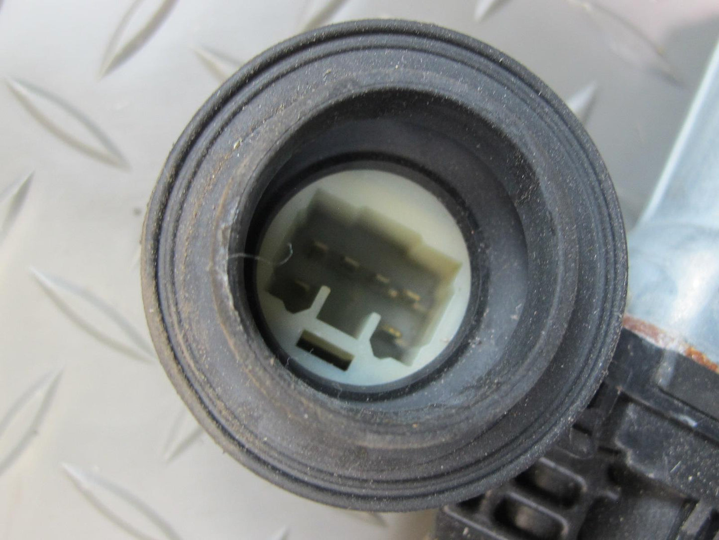 2003-2009 Lexus UZJ120L GX470 Front Right Side Door Window Regulator W/ Motor