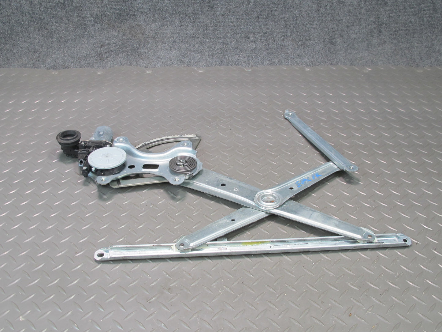 2003-2009 Lexus UZJ120L GX470 Front Right Side Door Window Regulator W/ Motor