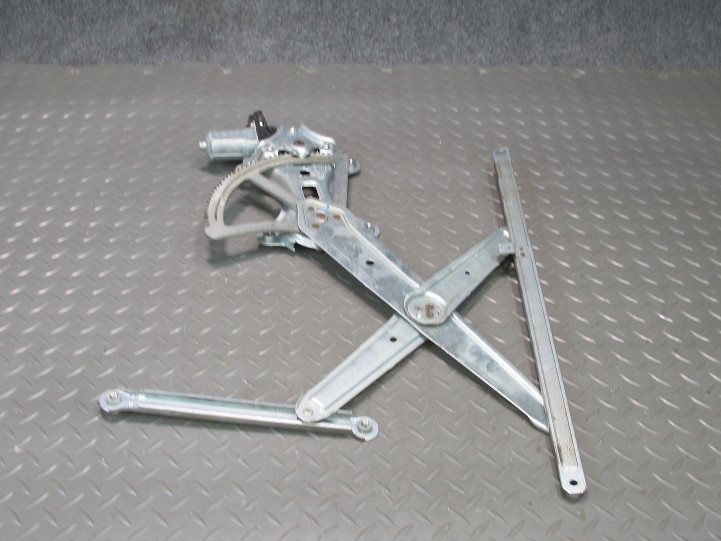 2003-2009 Lexus UZJ120L GX470 Front Right Side Door Window Regulator W/ Motor