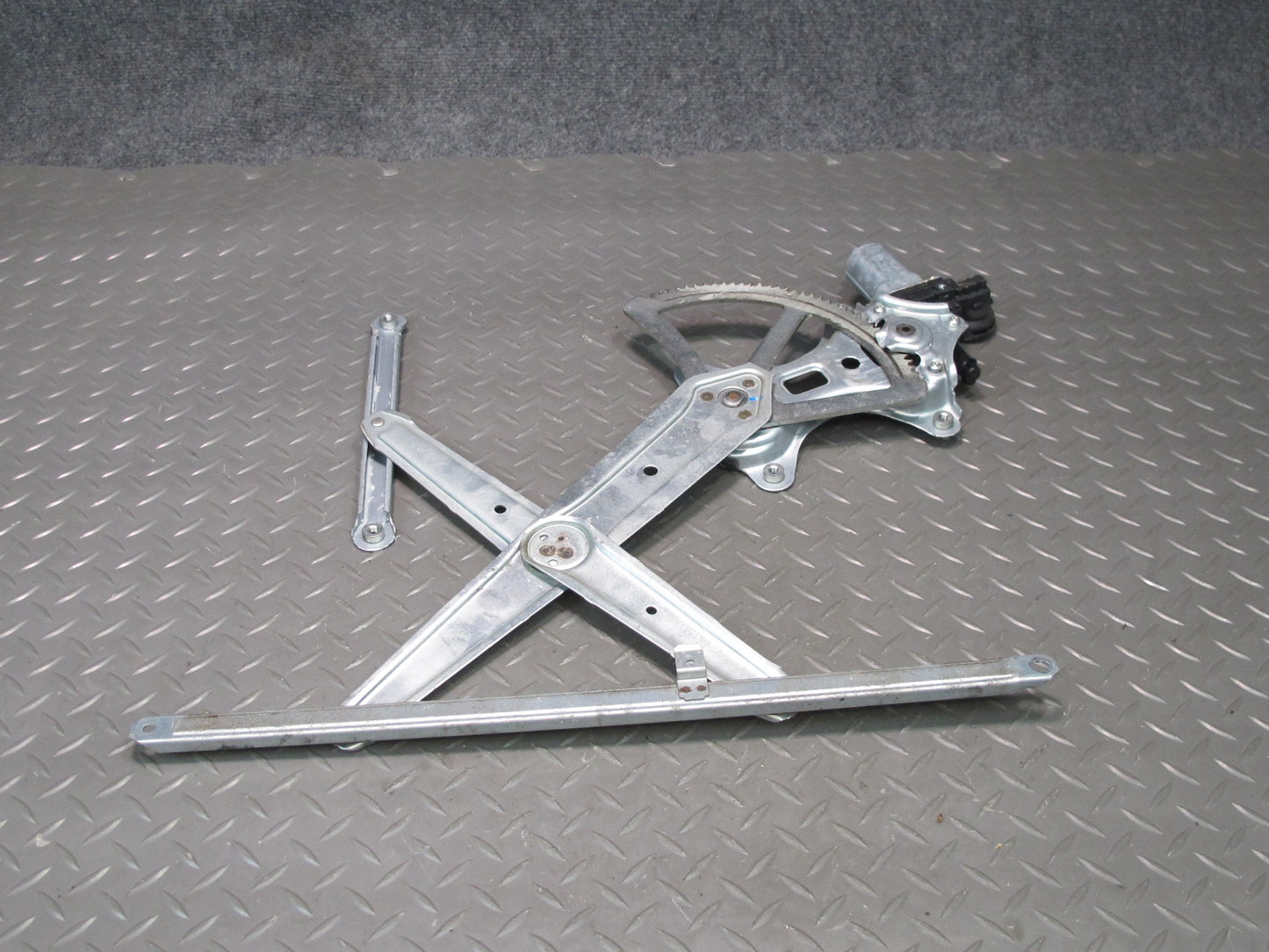 2003-2009 Lexus UZJ120L GX470 Front Right Side Door Window Regulator W/ Motor