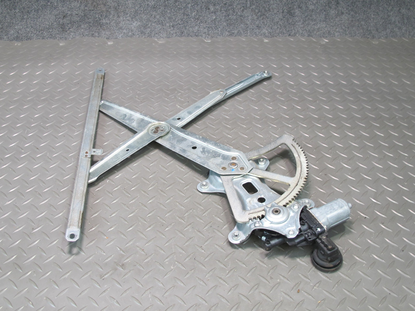 2003-2009 Lexus UZJ120L GX470 Front Right Side Door Window Regulator W/ Motor