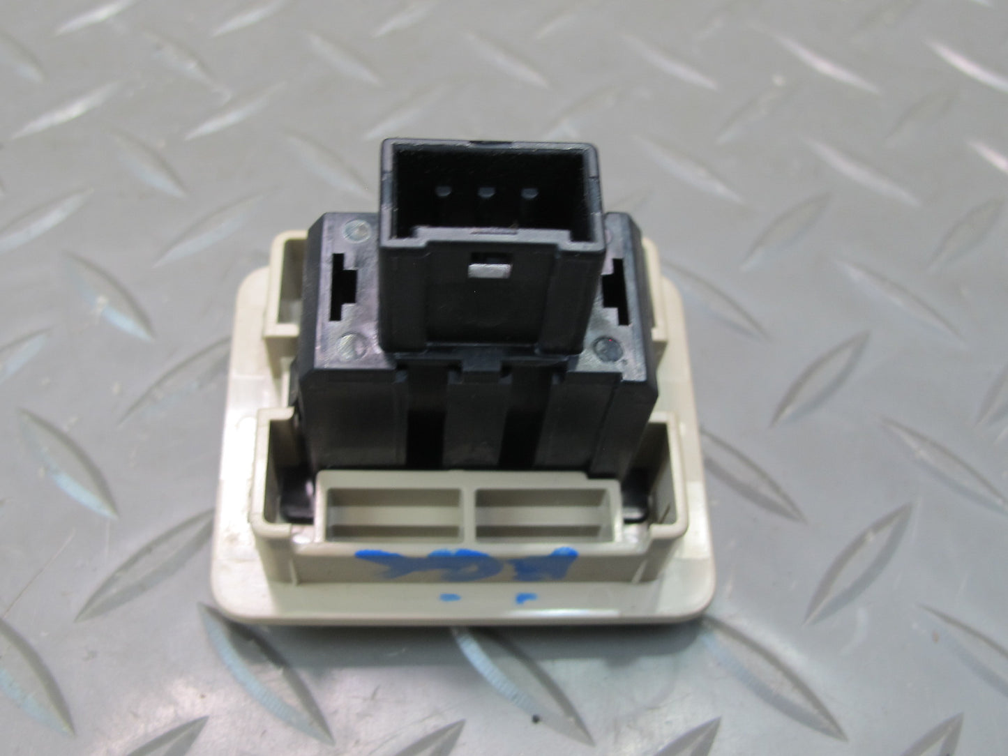 2003-2009 Lexus UZJ120L GX470 Rear Power Socket Jack AC115V 100W