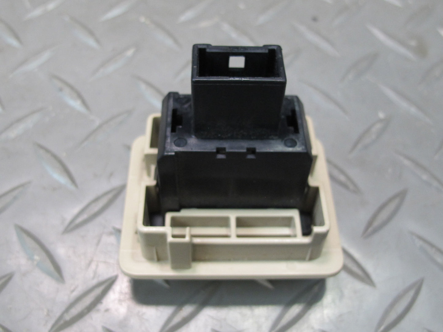 2003-2009 Lexus UZJ120L GX470 Rear Power Socket Jack AC115V 100W