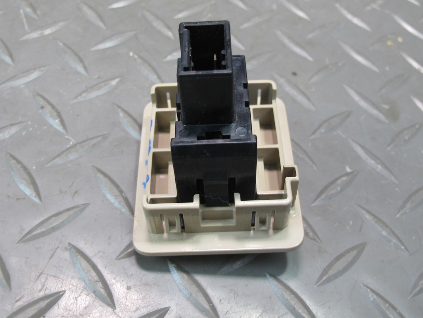 2003-2009 Lexus UZJ120L GX470 Rear Power Socket Jack AC115V 100W